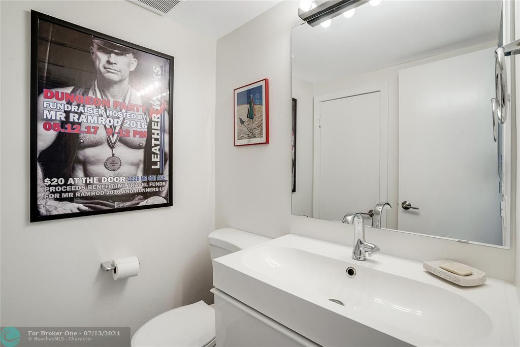 待售: $375,000 (2 贝兹, 1 浴室, 960 平方英尺)