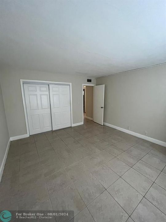 For Rent: $2,200 (2 beds, 1 baths, 840 Square Feet)