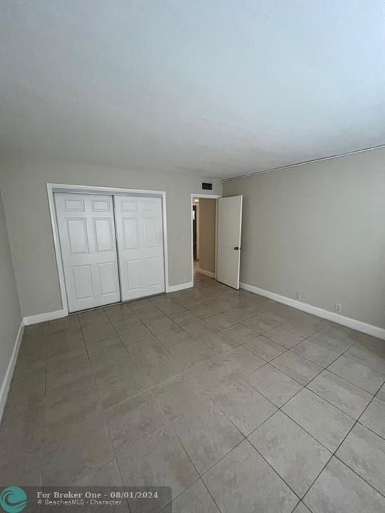 Active With Contract: $2,150 (2 beds, 1 baths, 840 Square Feet)