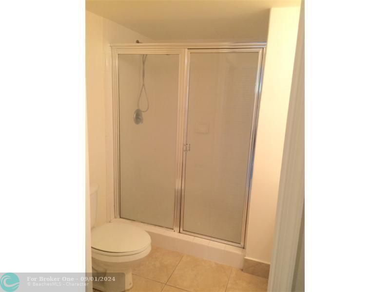 For Rent: $2,200 (2 beds, 2 baths, 1039 Square Feet)