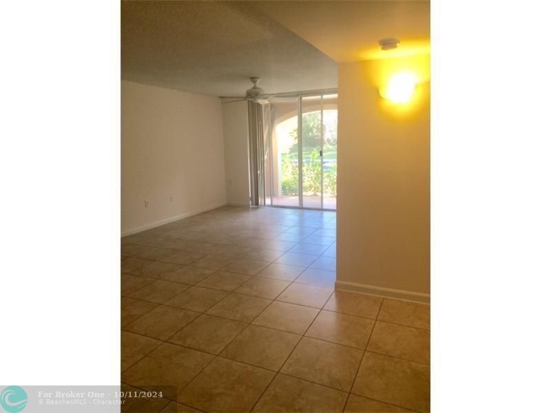 For Rent: $2,200 (2 beds, 2 baths, 1039 Square Feet)