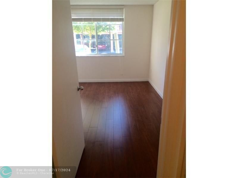 For Rent: $2,200 (2 beds, 2 baths, 1039 Square Feet)