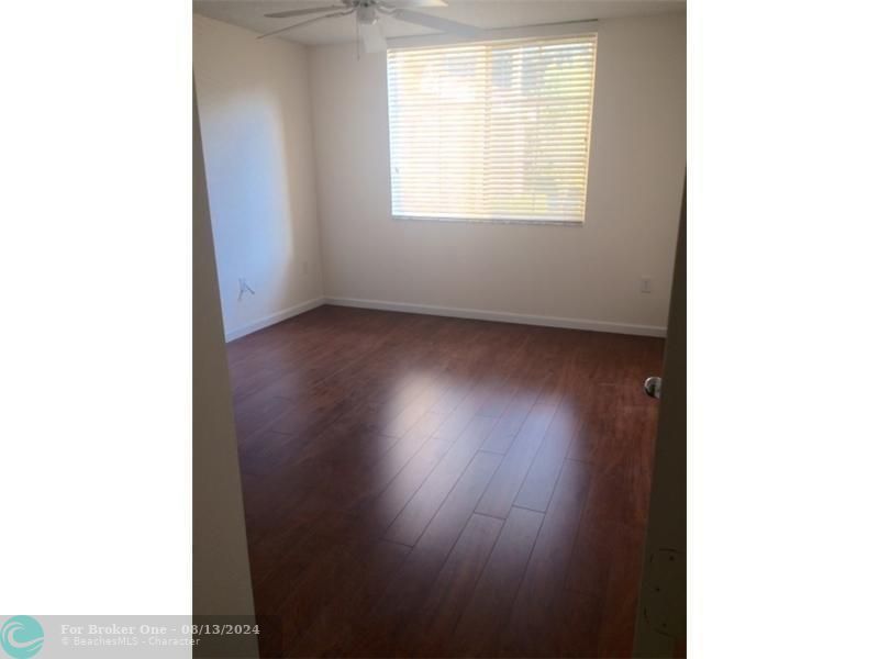 For Rent: $2,200 (2 beds, 2 baths, 1039 Square Feet)