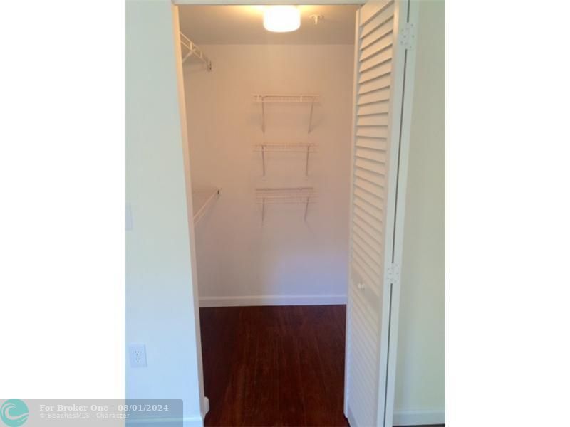For Rent: $2,200 (2 beds, 2 baths, 1039 Square Feet)