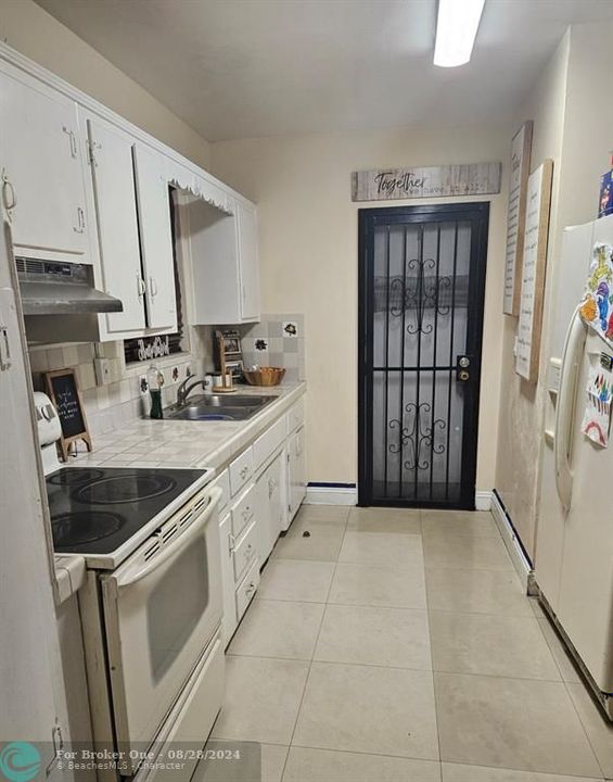 For Sale: $560,000 (4 beds, 2 baths, 1547 Square Feet)