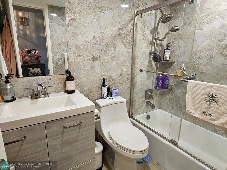 For Sale: $377,000 (1 beds, 1 baths, 650 Square Feet)