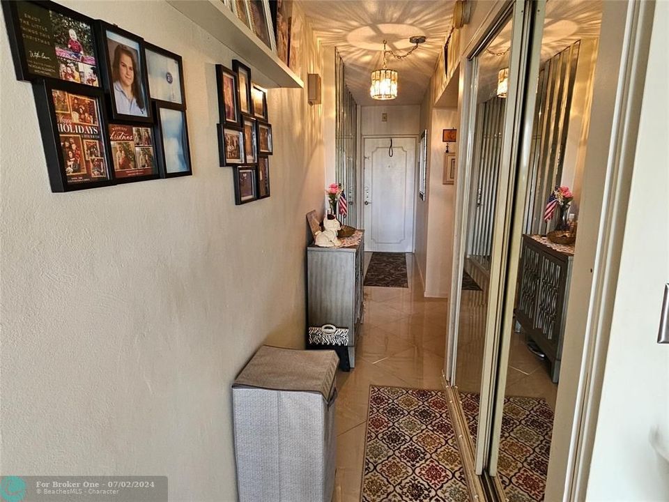 For Sale: $377,000 (1 beds, 1 baths, 650 Square Feet)
