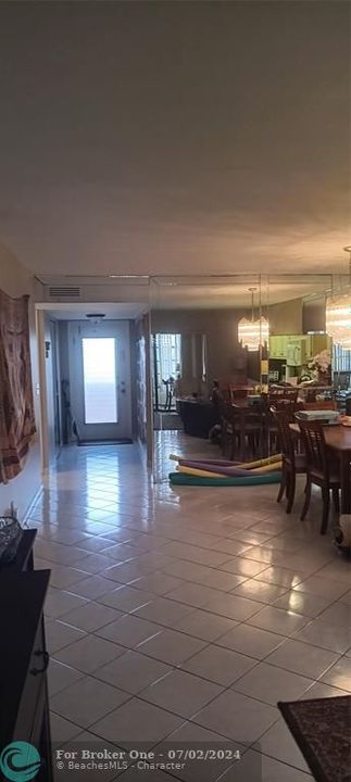 For Sale: $299,000 (2 beds, 2 baths, 1110 Square Feet)