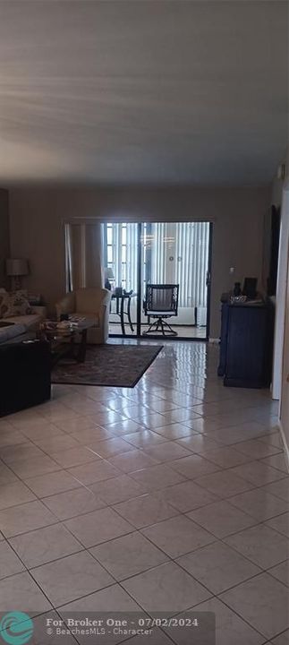 For Sale: $299,000 (2 beds, 2 baths, 1110 Square Feet)