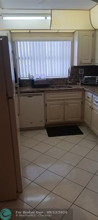 For Sale: $299,000 (2 beds, 2 baths, 1110 Square Feet)