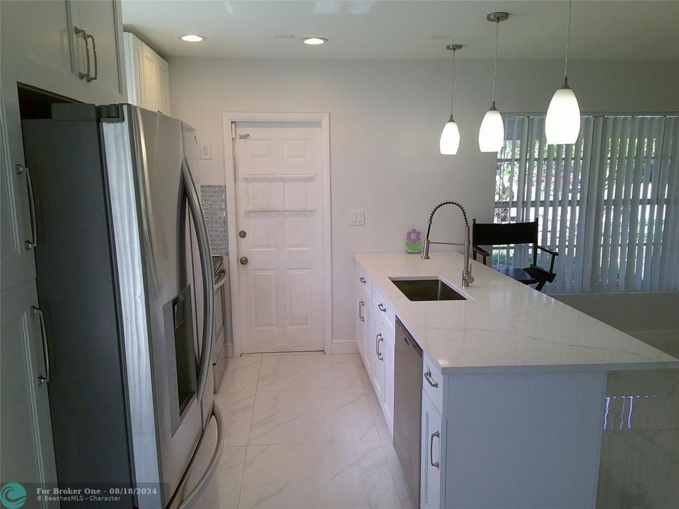 For Sale: $450,000 (3 beds, 1 baths, 1012 Square Feet)