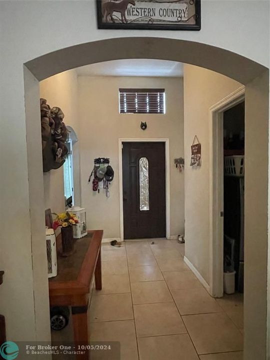 En Venta: $390,000 (4 camas, 2 baños, 1746 Pies cuadrados)