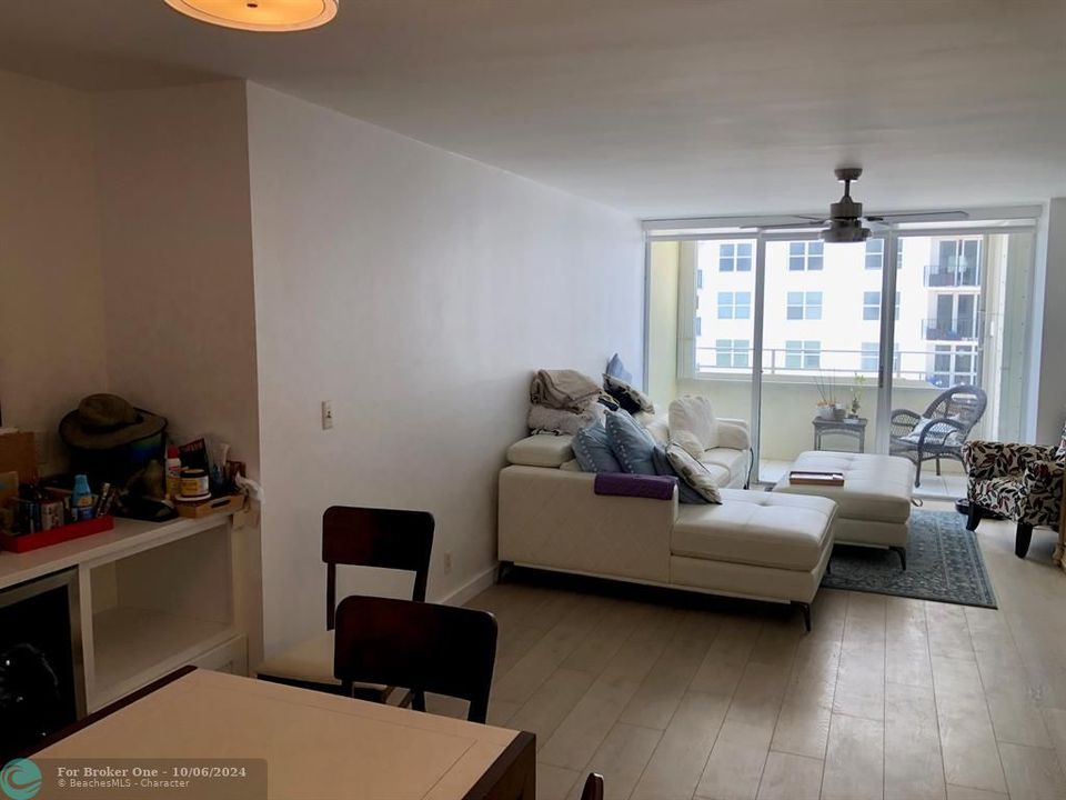 For Rent: $2,850 (2 beds, 2 baths, 1010 Square Feet)