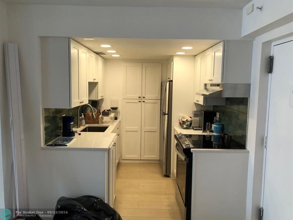 For Rent: $2,850 (2 beds, 2 baths, 1010 Square Feet)