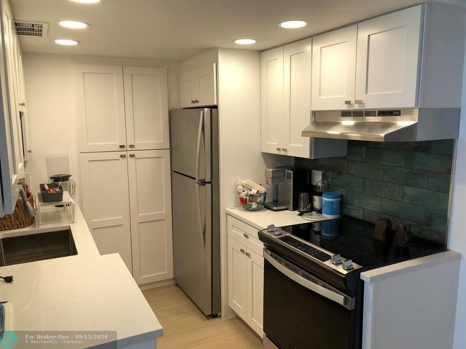 For Rent: $2,850 (2 beds, 2 baths, 1010 Square Feet)