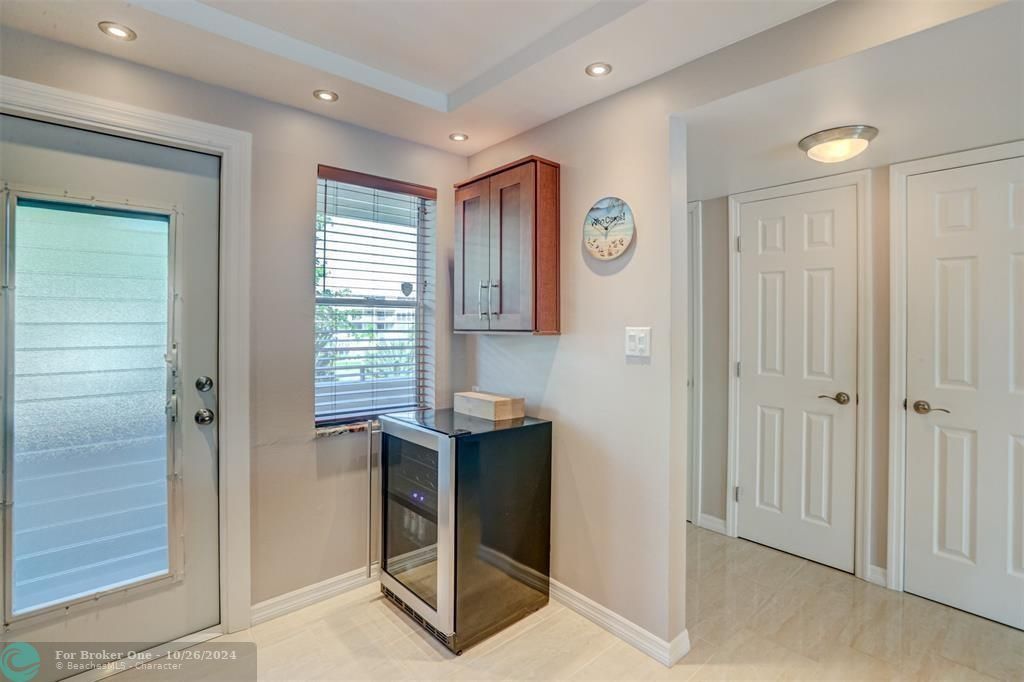 For Sale: $239,000 (2 beds, 2 baths, 990 Square Feet)