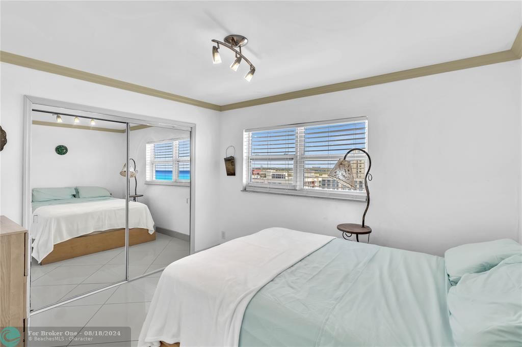 For Sale: $849,000 (2 beds, 2 baths, 1000 Square Feet)