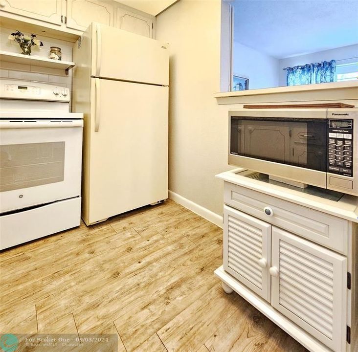 For Sale: $97,000 (1 beds, 1 baths, 599 Square Feet)