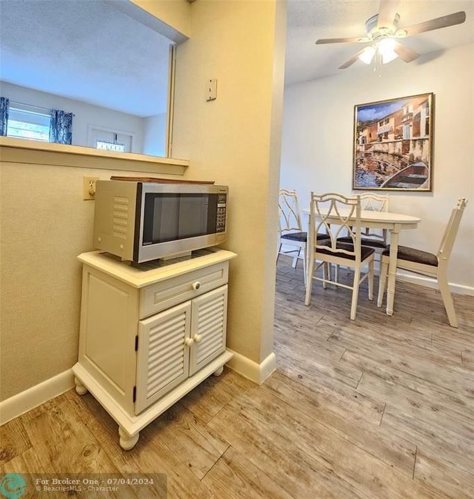 For Sale: $97,000 (1 beds, 1 baths, 599 Square Feet)