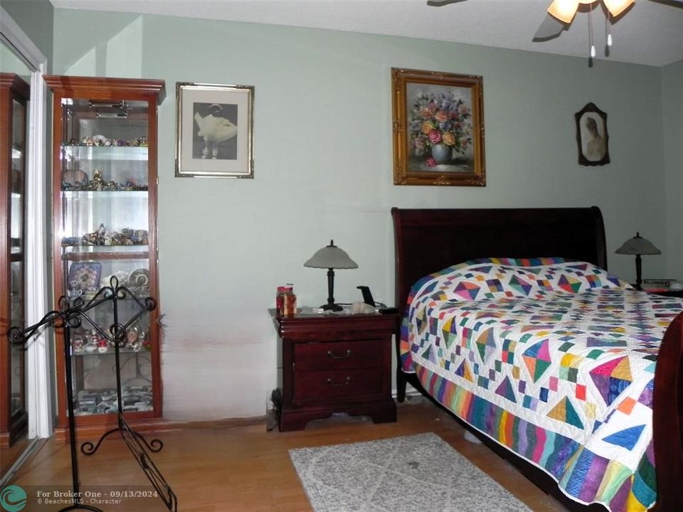 For Sale: $169,000 (1 beds, 1 baths, 695 Square Feet)