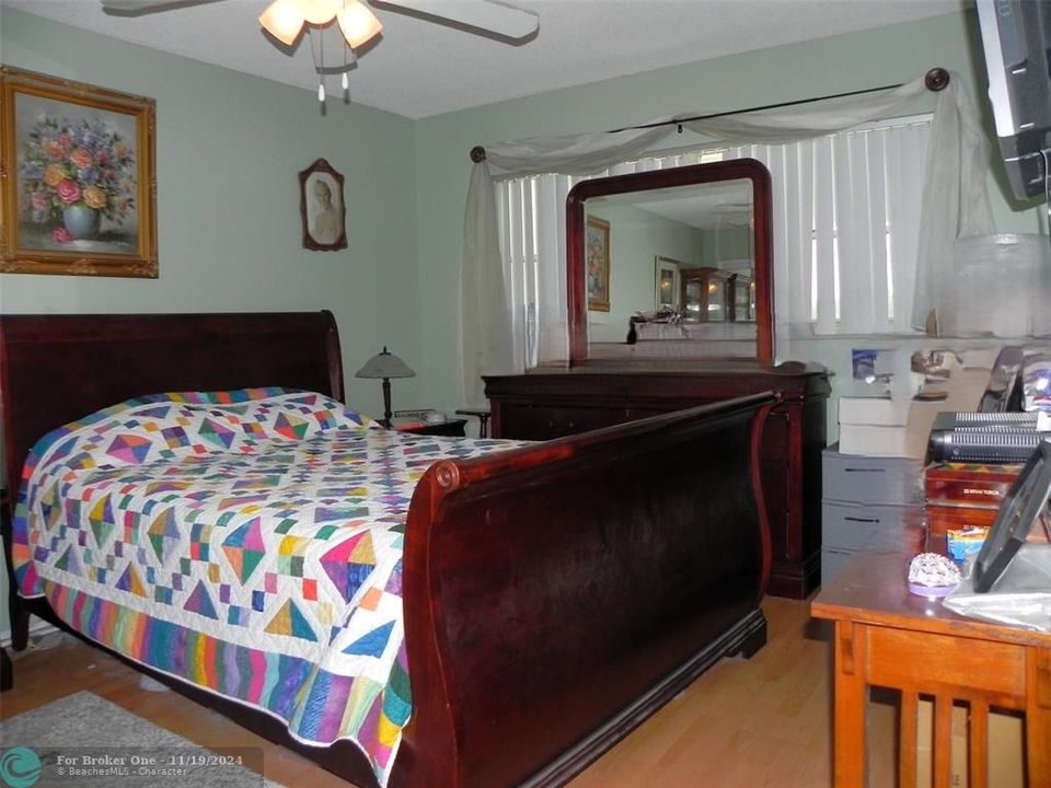 Active With Contract: $169,000 (1 beds, 1 baths, 695 Square Feet)