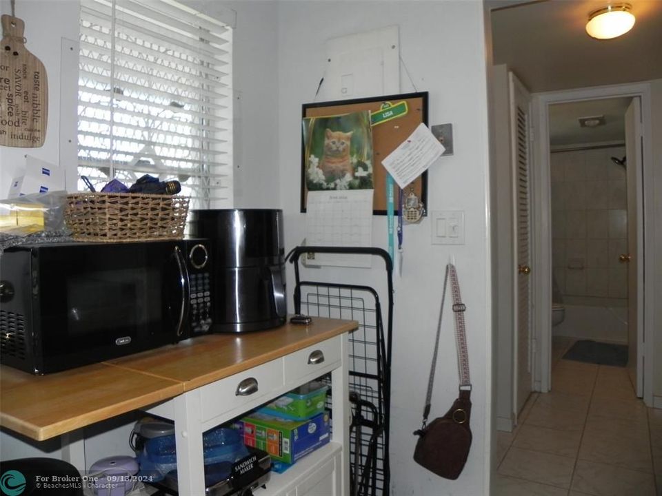 Active With Contract: $169,000 (1 beds, 1 baths, 695 Square Feet)