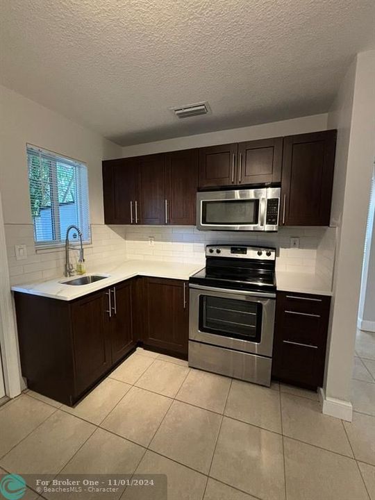 For Sale: $2,350 (2 beds, 2 baths, 800 Square Feet)