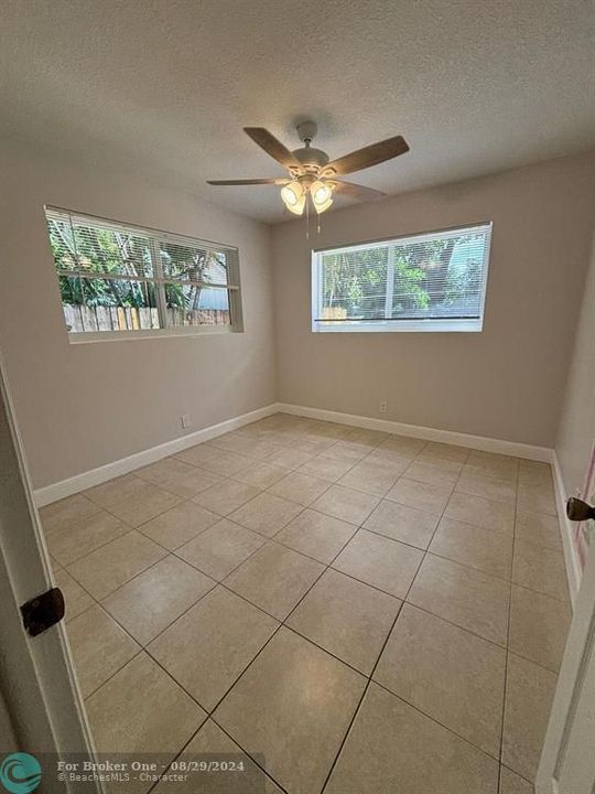 For Sale: $2,350 (2 beds, 2 baths, 800 Square Feet)