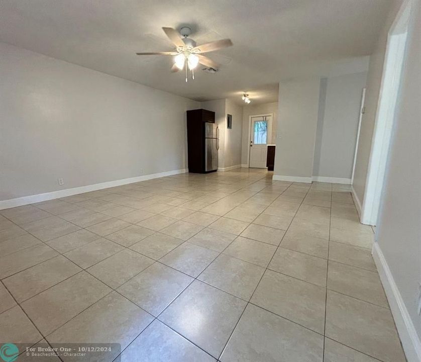 For Sale: $2,350 (2 beds, 2 baths, 800 Square Feet)