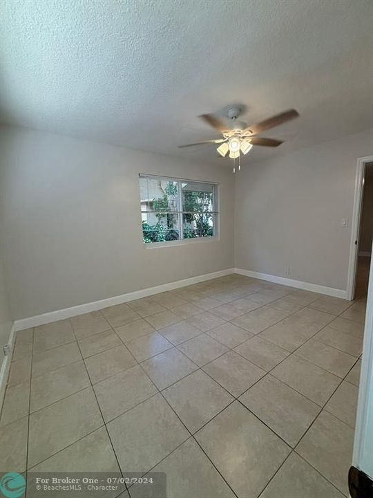 For Sale: $2,350 (2 beds, 2 baths, 800 Square Feet)