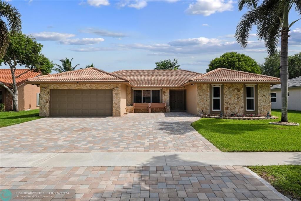 For Sale: $810,000 (4 beds, 2 baths, 2271 Square Feet)