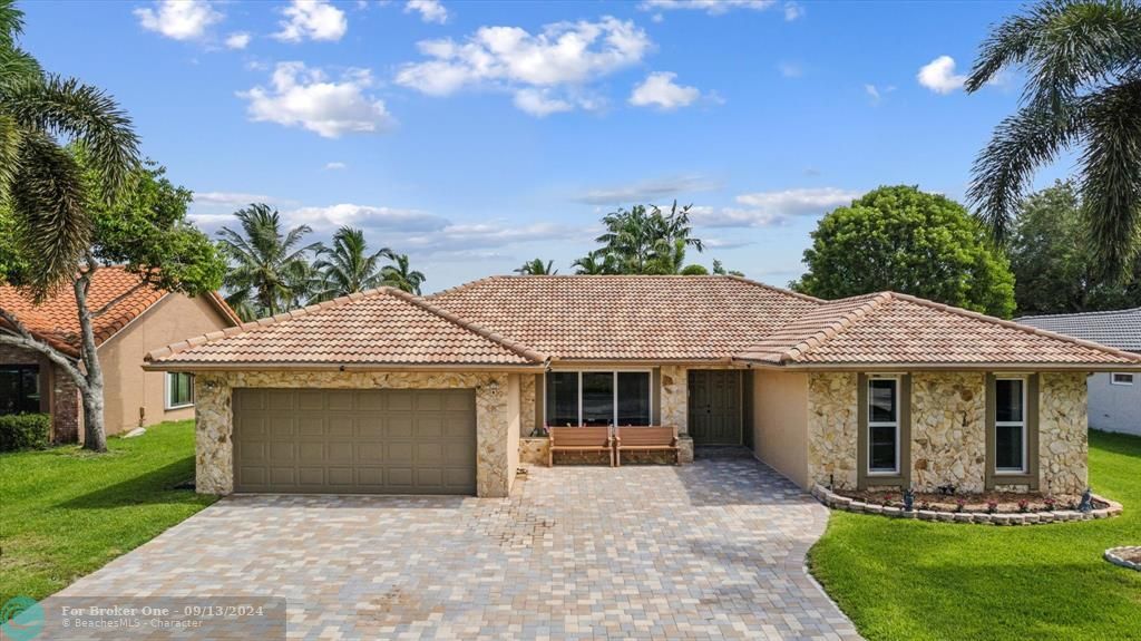 Recently Sold: $810,000 (4 beds, 2 baths, 2271 Square Feet)