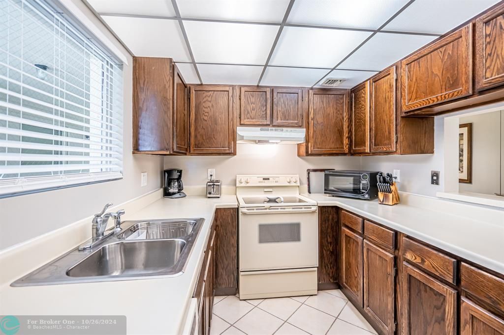 For Rent: $2,600 (2 beds, 2 baths, 1107 Square Feet)