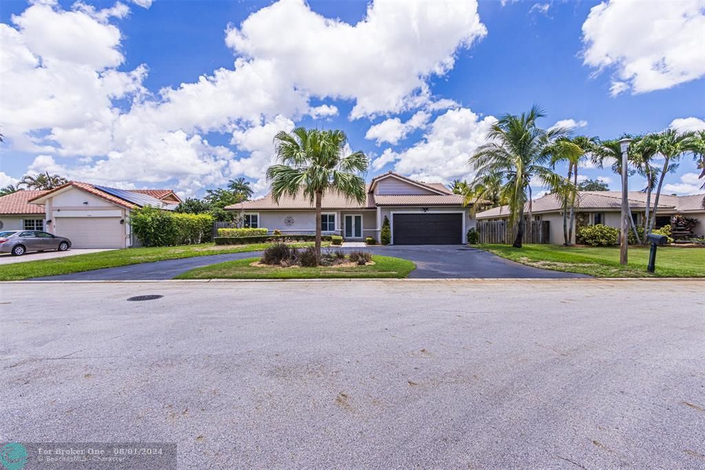 For Sale: $775,000 (4 beds, 2 baths, 2360 Square Feet)