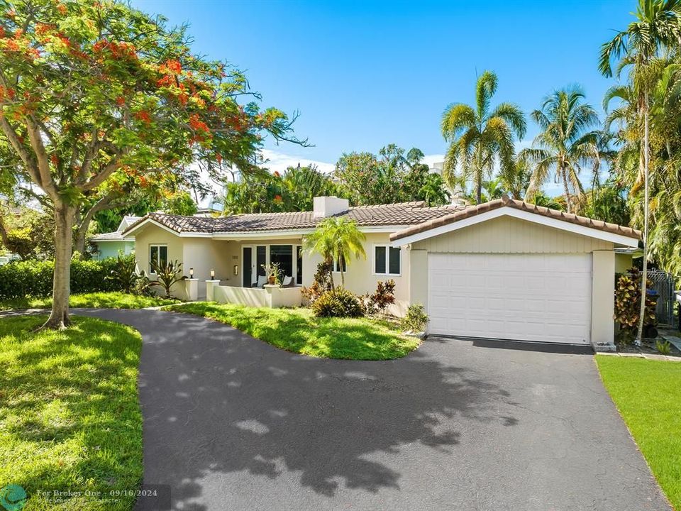 For Sale: $1,295,000 (3 beds, 2 baths, 1883 Square Feet)