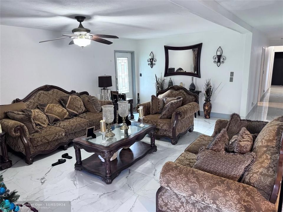 For Sale: $465,000 (2 beds, 2 baths, 1716 Square Feet)