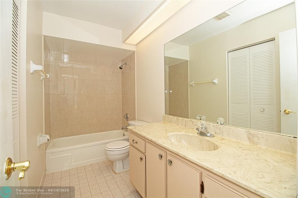 For Sale: $300,000 (2 beds, 2 baths, 1232 Square Feet)