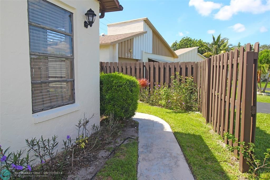 For Sale: $300,000 (2 beds, 2 baths, 1232 Square Feet)