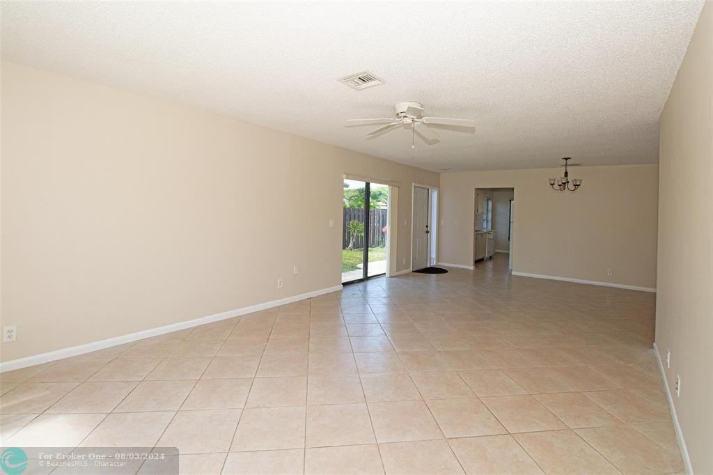 For Sale: $300,000 (2 beds, 2 baths, 1232 Square Feet)