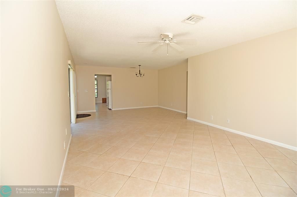 For Sale: $300,000 (2 beds, 2 baths, 1232 Square Feet)