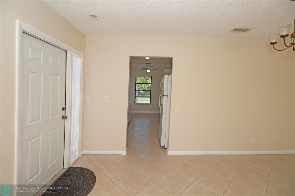 For Sale: $300,000 (2 beds, 2 baths, 1232 Square Feet)