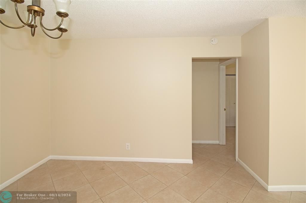 For Sale: $300,000 (2 beds, 2 baths, 1232 Square Feet)