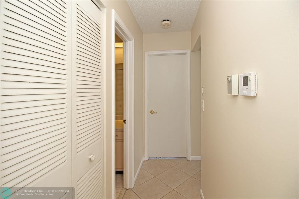 For Sale: $300,000 (2 beds, 2 baths, 1232 Square Feet)