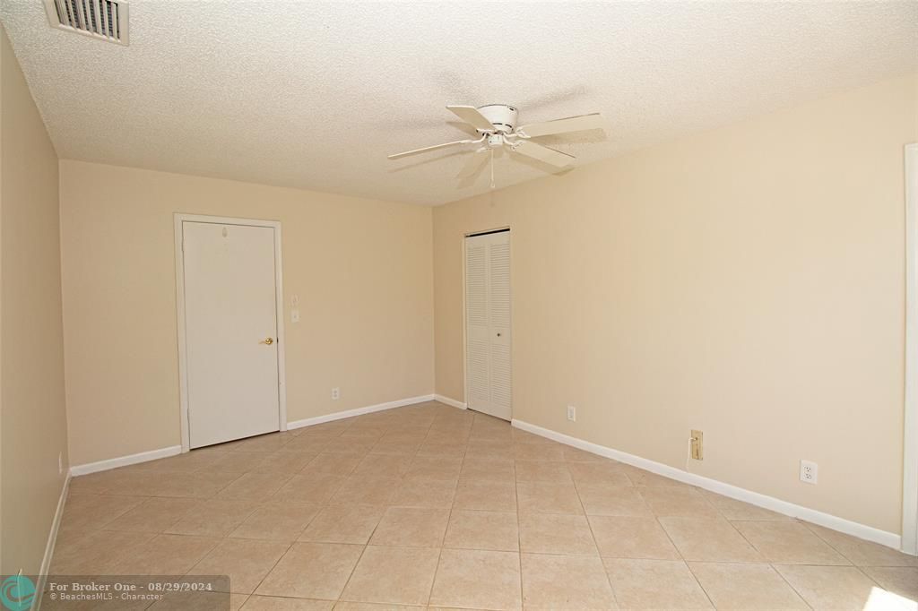 For Sale: $300,000 (2 beds, 2 baths, 1232 Square Feet)