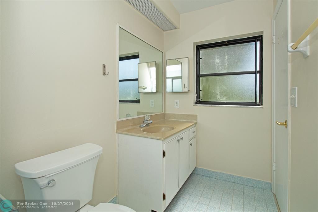 For Sale: $300,000 (2 beds, 2 baths, 1232 Square Feet)