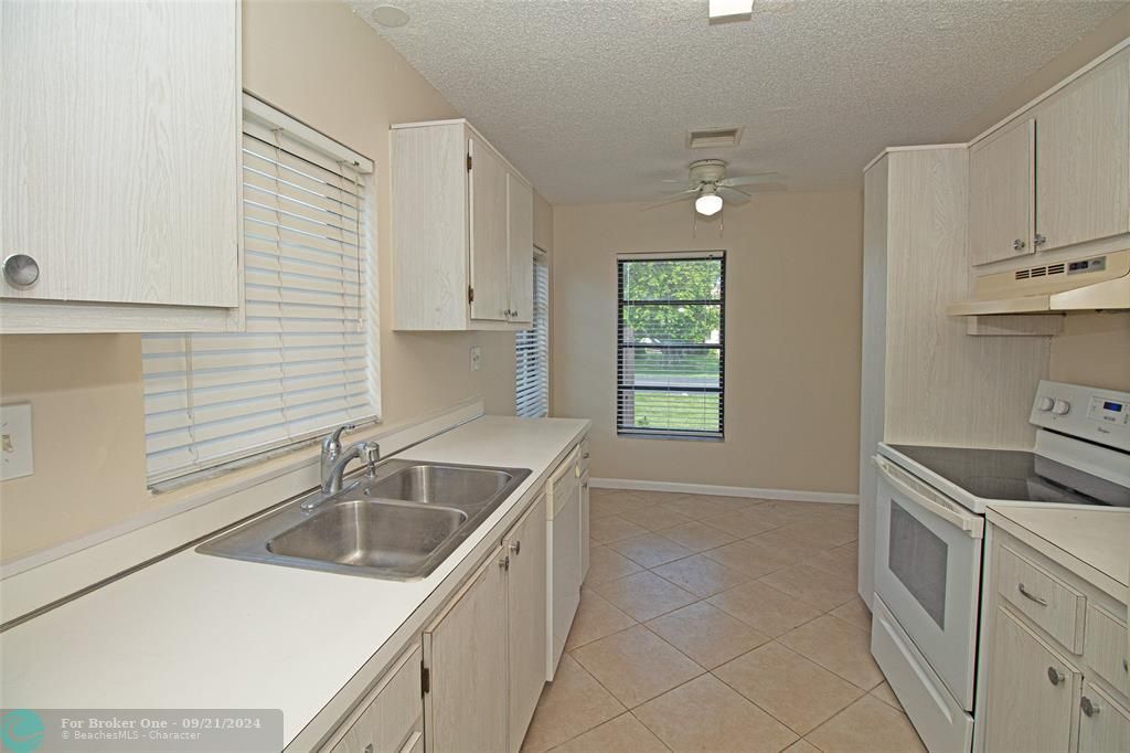 For Sale: $300,000 (2 beds, 2 baths, 1232 Square Feet)