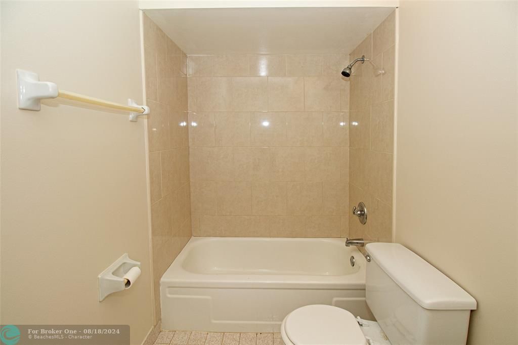 For Sale: $300,000 (2 beds, 2 baths, 1232 Square Feet)