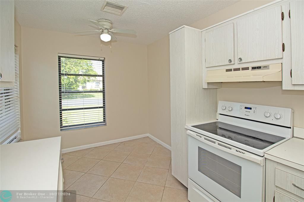 For Sale: $300,000 (2 beds, 2 baths, 1232 Square Feet)