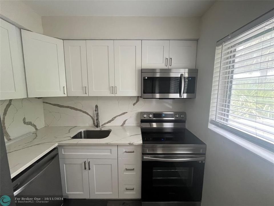 For Sale: $2,195 (2 beds, 1 baths, 11210 Square Feet)