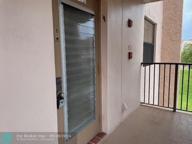 For Sale: $100,000 (2 beds, 2 baths, 810 Square Feet)